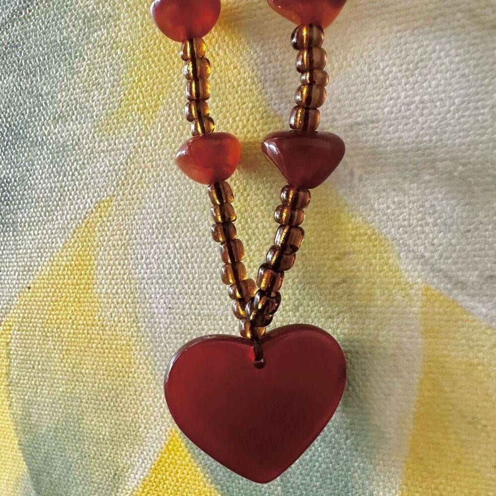 Orange beaded heart pendant necklace - Picture 5 of 9